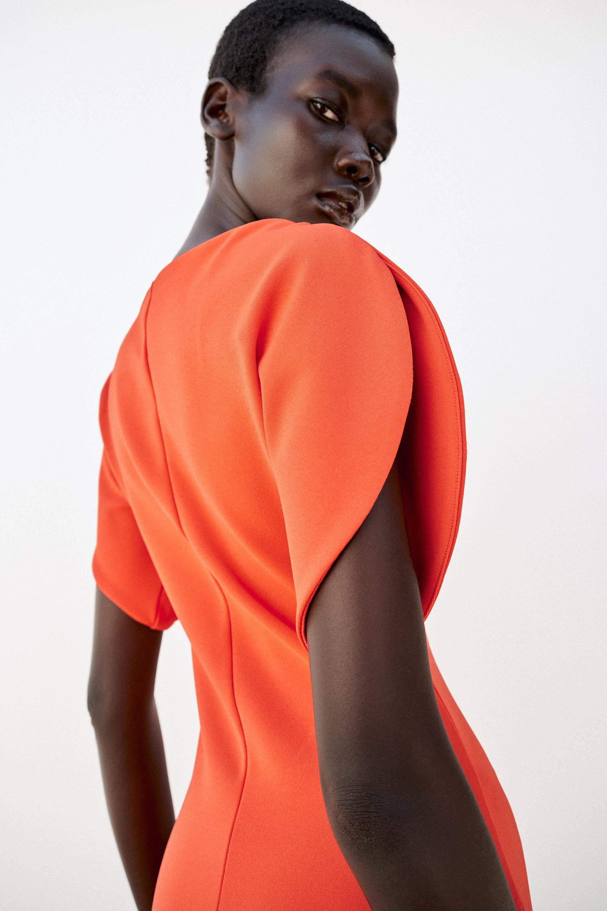 ROBE MI-LONGUE À VOLUME
